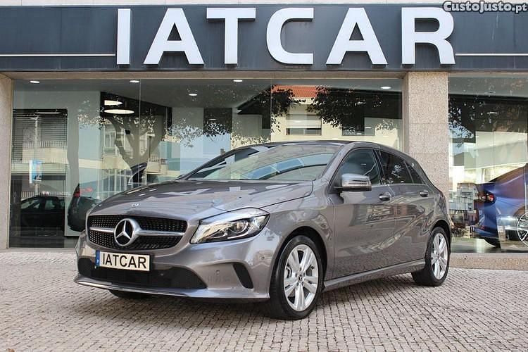 Cinza Usado 2018 Mercedes A180 Urban Sedan | € 19.500 (Preço justo) - Imagem 1/1