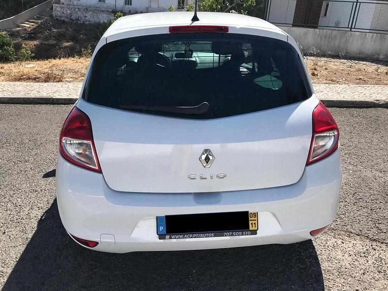 Usado Renault Clio II 68 HP (50 kW) 2009 Branco Citadino
