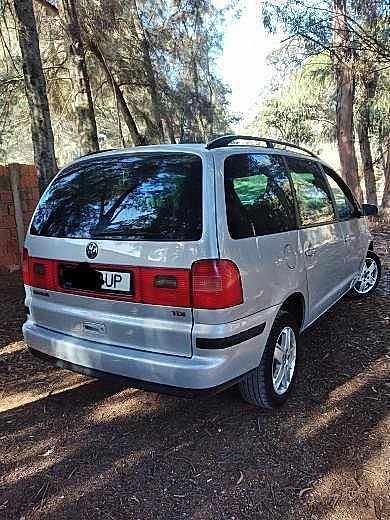 Cinzento Usado 2003 VW Sharan Monovolume | € 5.900 - Imagem 1/4