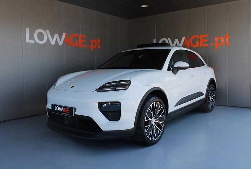 Branco Usado 2024 Porsche Macan 4 Electric SUV | € 92.800 - Imagem 1/4