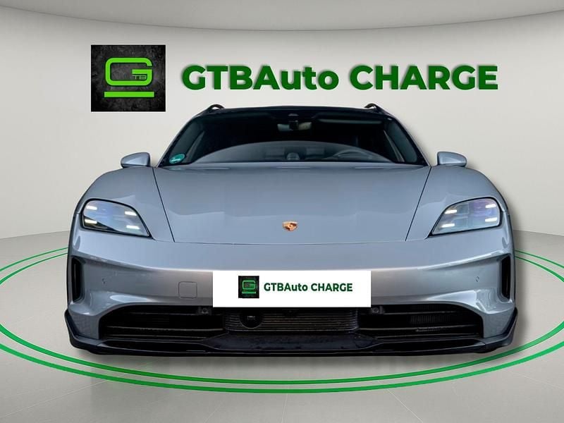 Cinza Usado 2024 Porsche Taycan Sedan | € 102.500 - Imagem 1/4