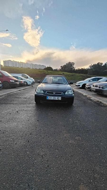 Usado Honda Civic 90 HP (66 kW) 1997 Preto