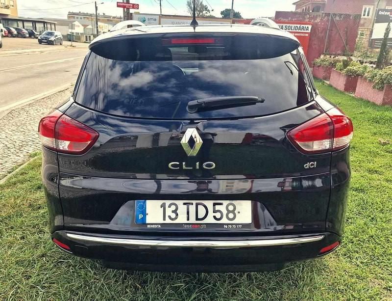 Usado Renault Clio IV 90 HP (66 kW) 2017 Preto Carrinha