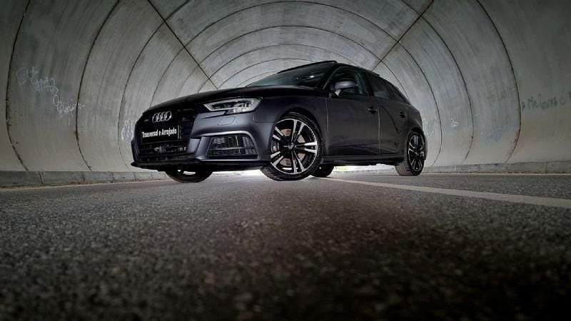 Cinzento (metalizado) Usado 2019 Audi S3 Sedan | € 39.900 - Imagem 1/4