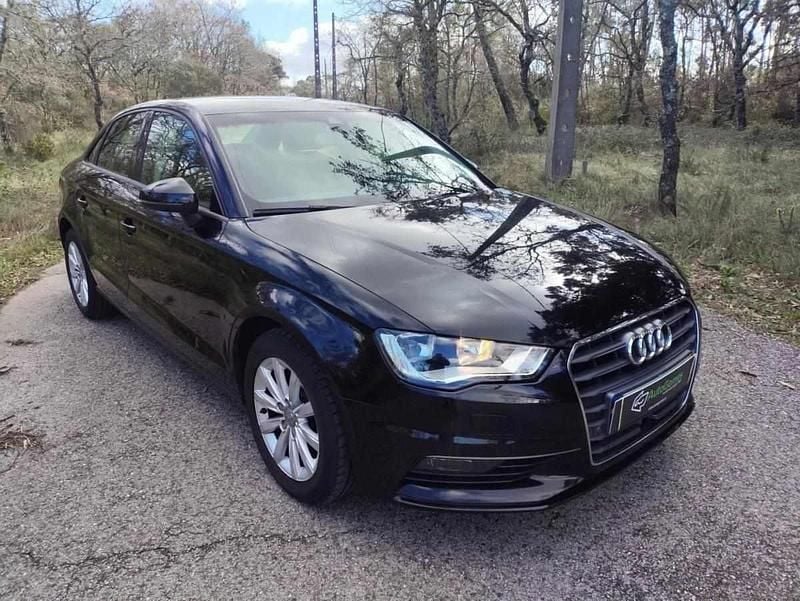 Usado Audi A3 Attraction 110 HP (80 kW) 2014 Preto Sedan