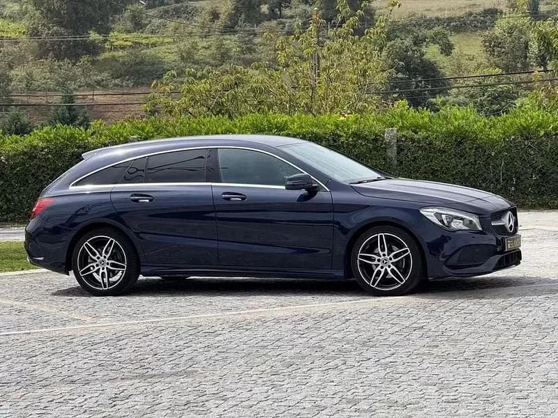 Usado Mercedes CLA180 Shooting Brake AMG line 116 HP (85 kW) 2017 Azul Carrinha