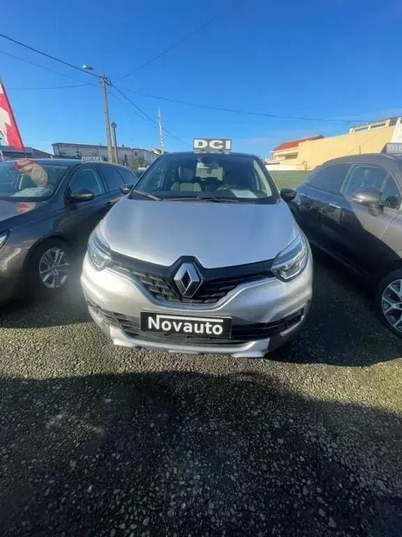 Usado Renault Captur 110 HP (80 kW) 2018 Cinza SUV