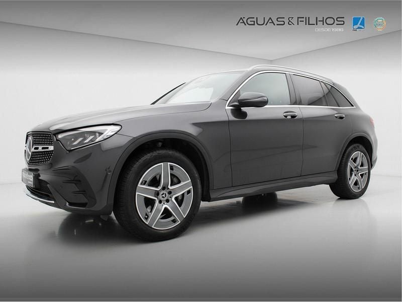 Usado Mercedes GLC300 333 HP (244 kW) 2024 Cinza SUV