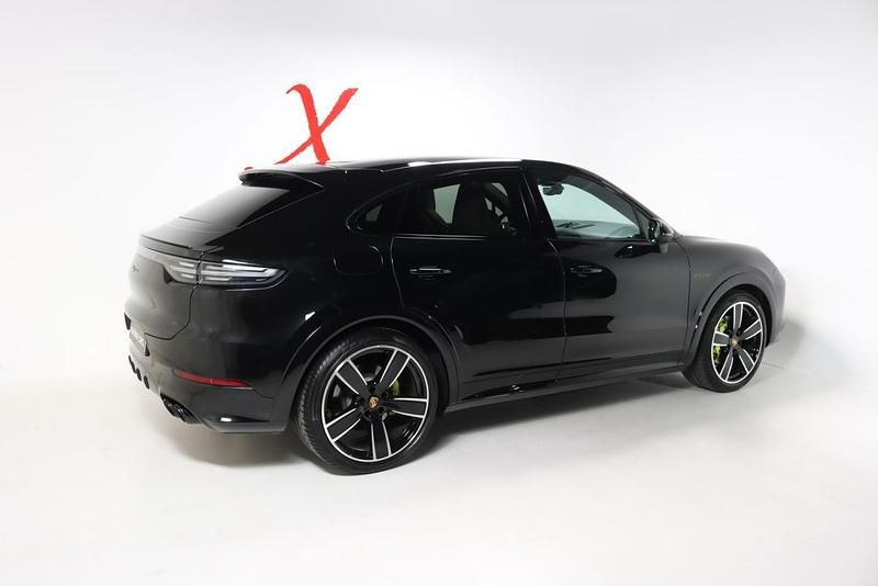 Usado Porsche Cayenne Platinum Edition 462 HP (339 kW) 2022 Preto SUV