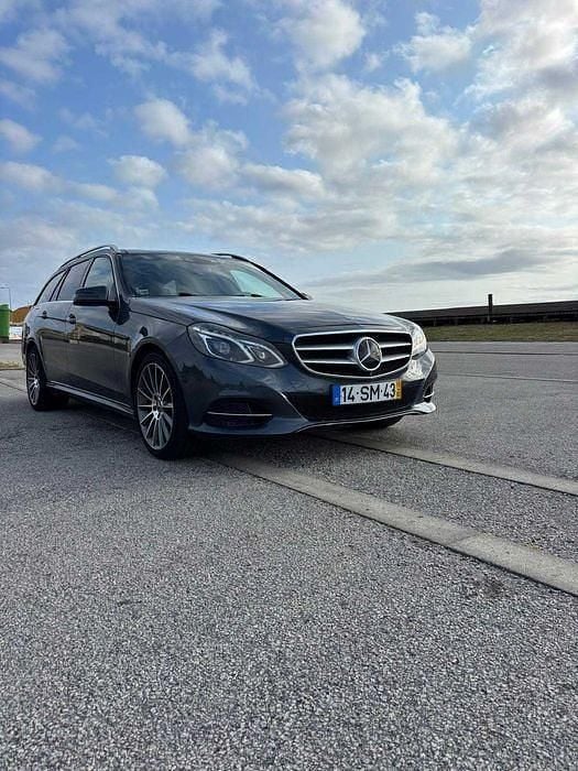 Usado 2015 Mercedes E300 Avantgarde Sedan | € 16.250 (Super Preço) - Imagem 1/4