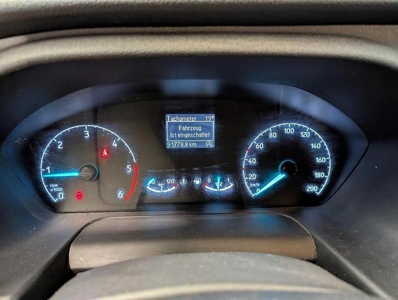 Usado Ford Transit 170 HP (125 kW) 2020 Laranja