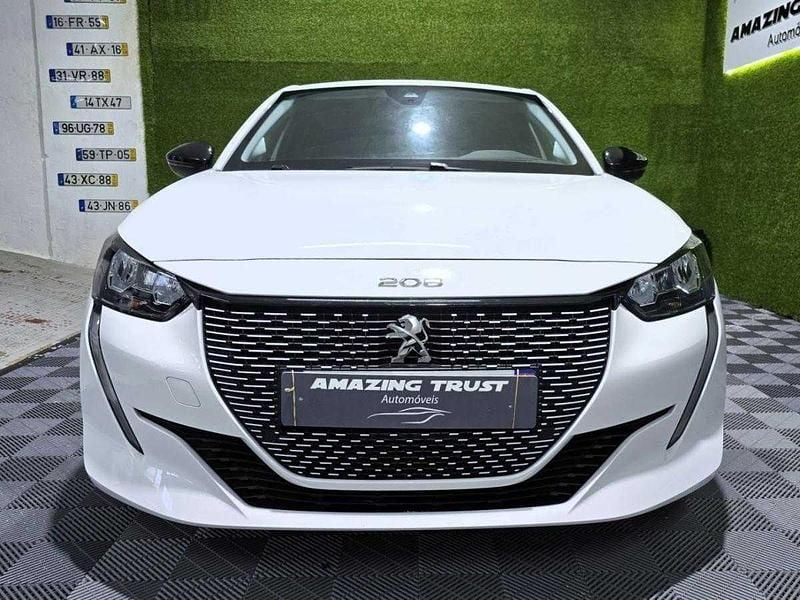 Usado Peugeot e-208 Allure 100 kW (136 HP) 2023 Branco Citadino