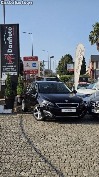 Preto Usado 2016 Peugeot 308 Allure Citadino | € 12.850 (Preço justo) - Imagem 1/1