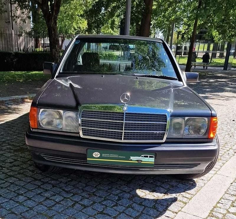 Usado Mercedes 190 107 HP (78 kW) 1992 Cinzento Sedan