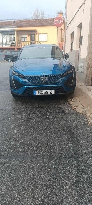 Azul Usado 2023 Peugeot 408 Sedan | € 28.000 (Preço justo) - Imagem 1/4