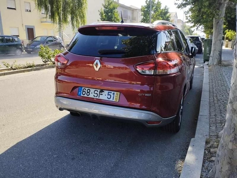 Usado Renault Clio IV 120 HP (88 kW) 2016 Vermelho Citadino