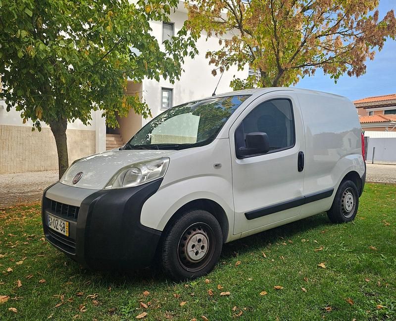 Branco Usado 2014 Fiat Fiorino Van | € 4.990 - Imagem 1/4