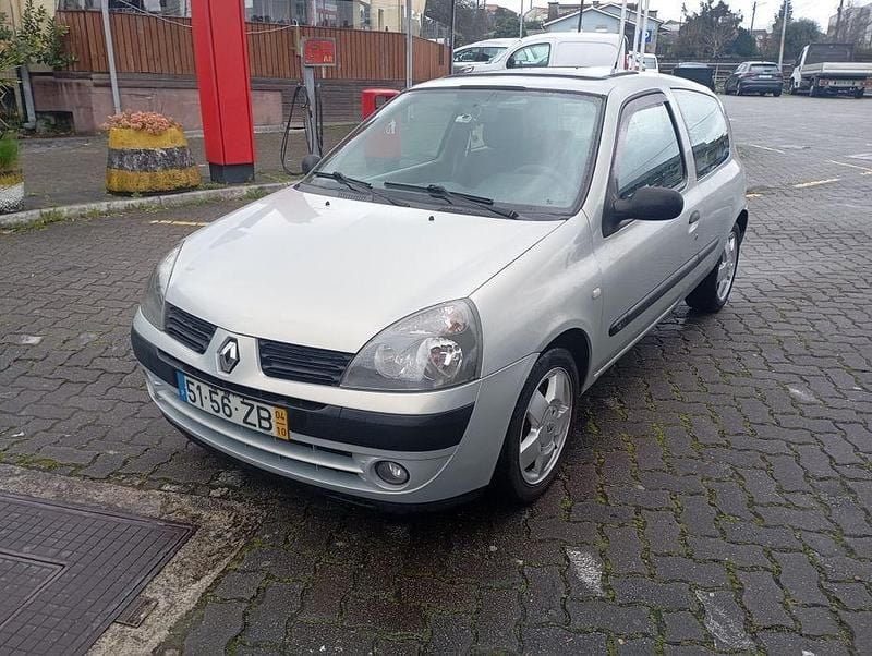 Usado 2004 Renault Clio II Sedan | € 1.950 (Bom preço) - Imagem 1/4