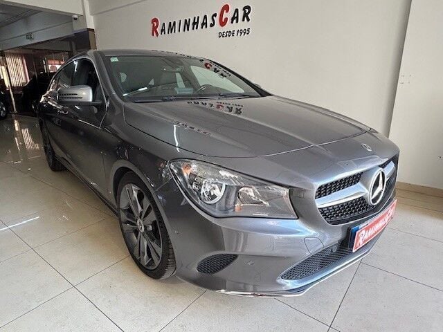 Cinza Usado 2018 Mercedes CLA180 Shooting Brake Urban Carrinha | € 23.500 (Caro) - Imagem 1/4