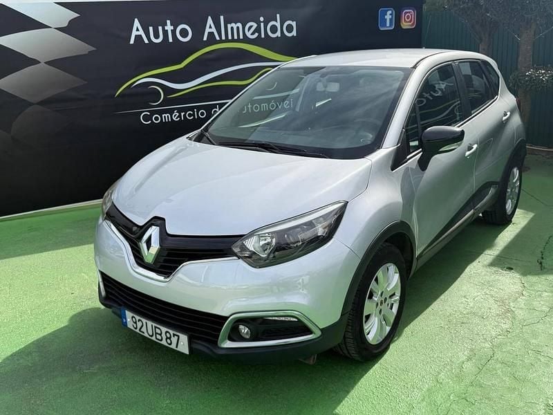 Cinzento Usado 2016 Renault Captur SUV | € 11.950 (Bom preço) - Imagem 1/4