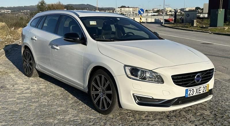 Usado 2014 Volvo V60 Summum Carrinha | € 13.000 (Preço justo) - Imagem 1/4