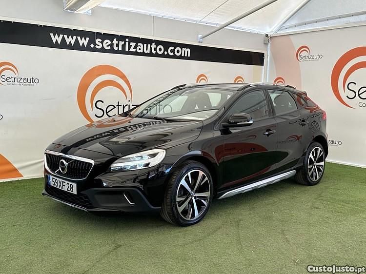 Preto Usado 2019 Volvo V40 Momentum Carrinha | € 20.750 (Preço justo) - Imagem 1/1