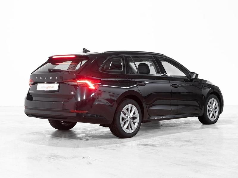 Usado Skoda Octavia Style 204 HP (150 kW) 2023 Preto Carrinha