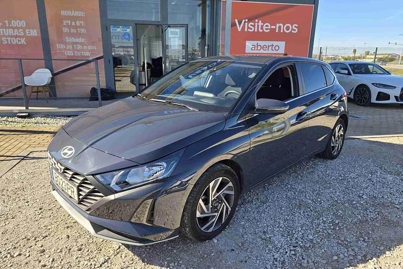 Cinzento Usado 2025 Hyundai i20 Comfort Citadino | € 18.600 (Preço justo) - Imagem 1/4