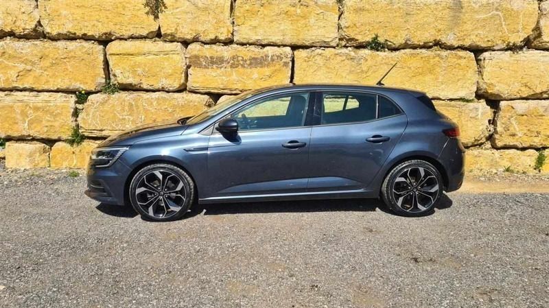 Usado Renault Mégane IV Intens 115 HP (84 kW) 2022 Cinza Citadino