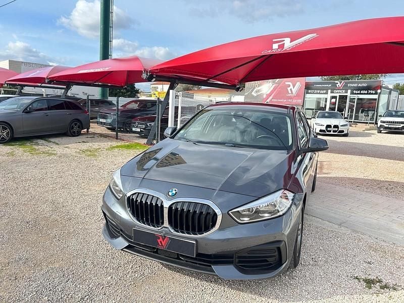 Cinza Usado 2020 BMW 118 Citadino | € 19.999 (Bom preço) - Imagem 1/4