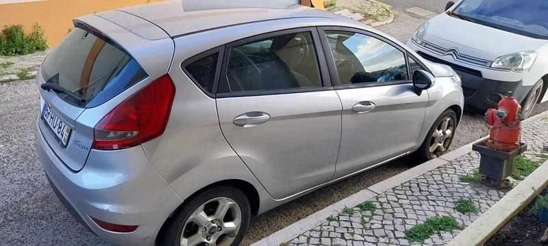 Usado Ford Fiesta 68 HP (50 kW) 2009 Cinzento Citadino