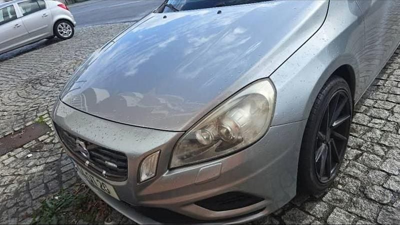 Usado Volvo S60 R-Design 116 HP (85 kW) 2011 Sedan