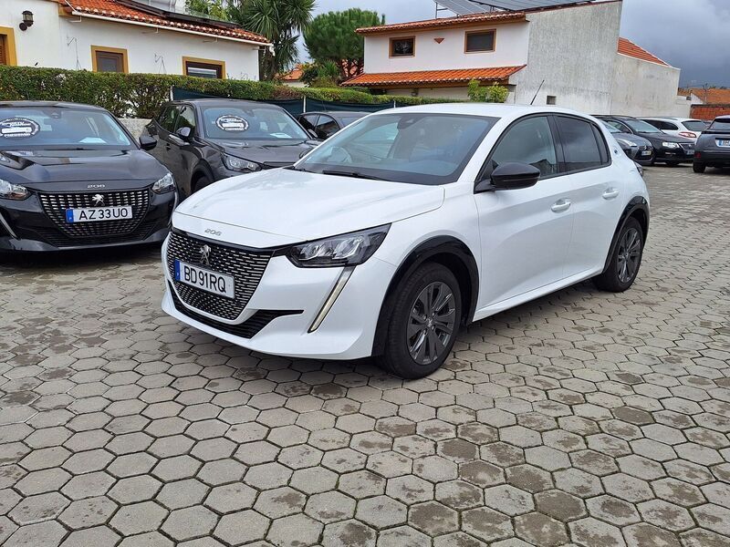 Branco Usado 2023 Peugeot e-208 Allure Citadino | € 25.980 (Caro) - Imagem 1/4