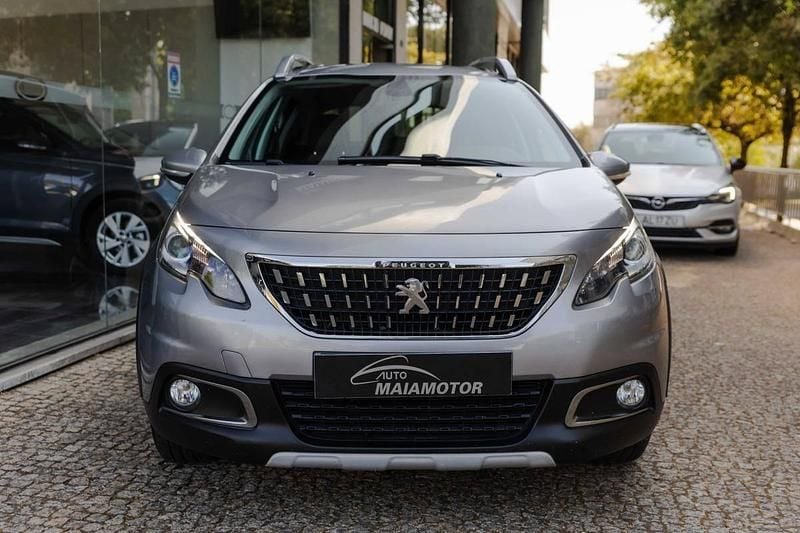 Usado Peugeot 2008 110 HP (80 kW) 2019 Cinzento SUV