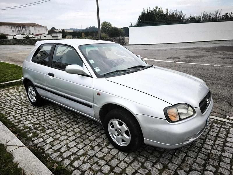 Cinzento Usado 2001 Suzuki Baleno | € 2.950 - Imagem 1/4