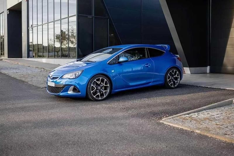 Azul Usado 2013 Opel Astra GTC OPC Coupé | € 23.500 - Imagem 1/4