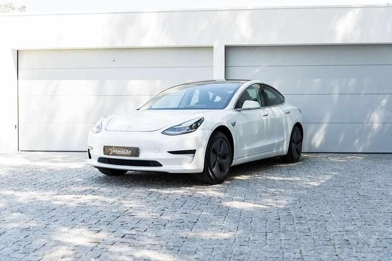 Branco Usado 2019 Tesla Model 3 Standard Range Plus Sedan | € 21.500 (Preço justo) - Imagem 1/4