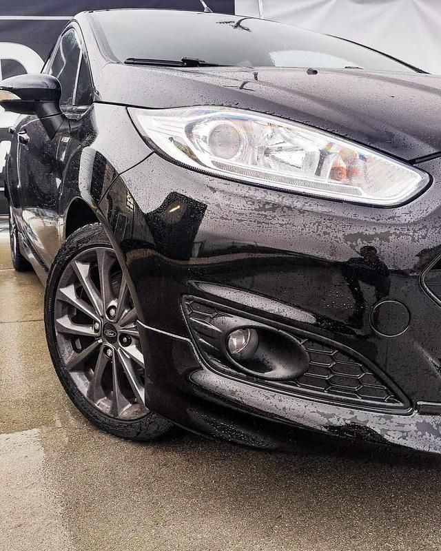 Usado Ford Fiesta ST-Line 100 HP (73 kW) 2017 Preto Citadino