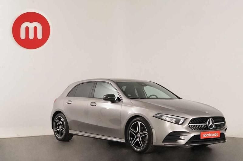 Cinzento Usado 2021 Mercedes A180 Citadino | € 36.999 - Imagem 1/4