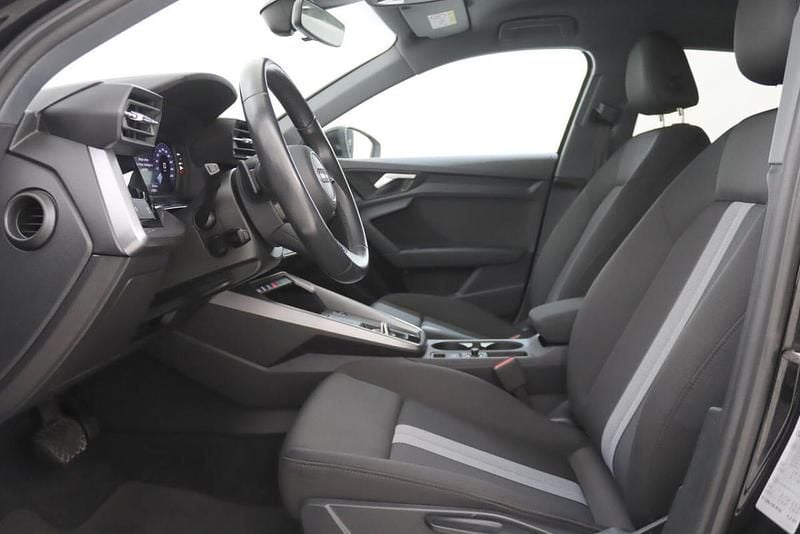 Usado Audi A3 116 HP (85 kW) 2023 Preto Sedan