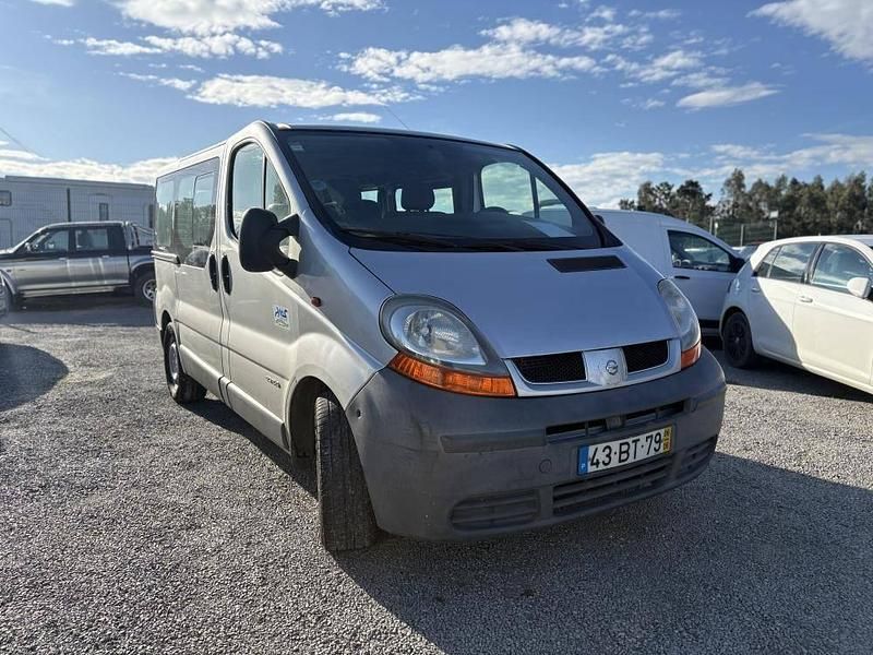 Usado Nissan Primastar 101 HP (74 kW) 2006 Cinzento Monovolume