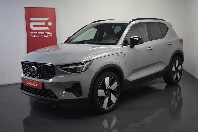 Cinza Usado 2023 Volvo XC40 Plus SUV | € 36.950 (Preço justo) - Imagem 1/4
