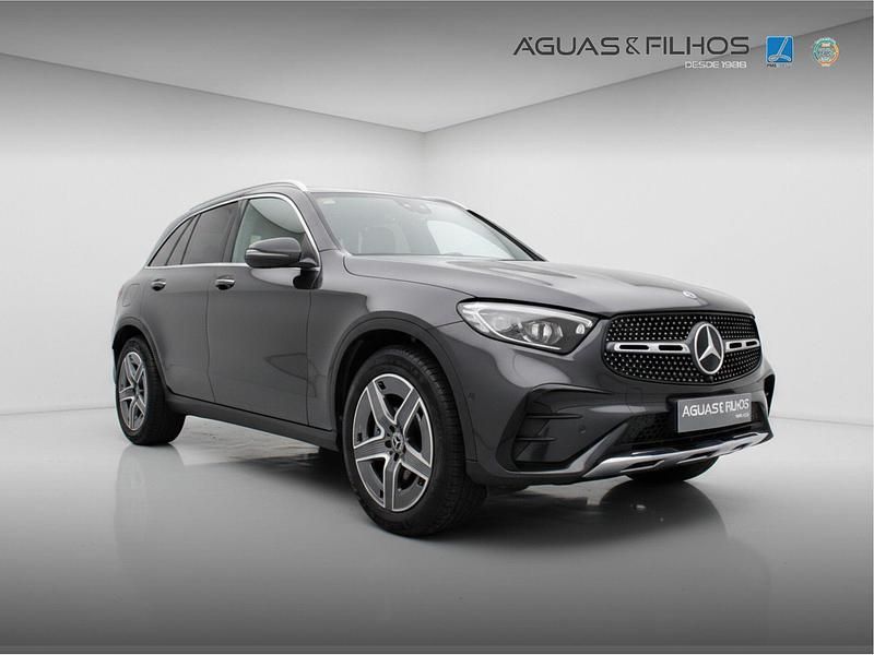 Usado Mercedes GLC300 333 HP (244 kW) 2024 Cinza SUV
