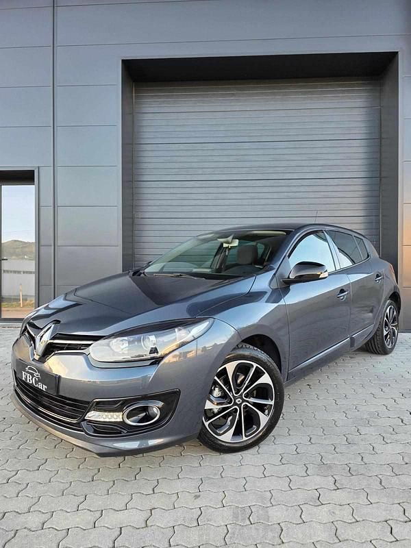 Usado Renault Mégane III Bose Edition 110 HP (80 kW) 2016 Cinzento Carrinha