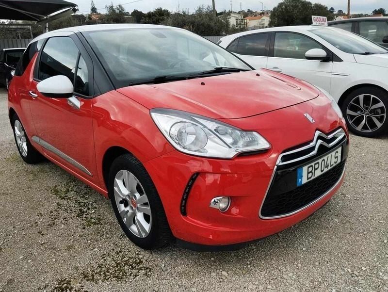 Vermelho Usado 2011 DS Automobiles DS3 Citadino | € 11.900 - Imagem 1/4