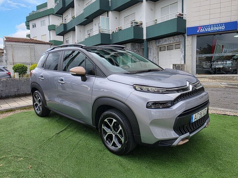 Cinza Usado 2022 Citroën C3 PureTech Citadino | € 16.950 (Preço justo) - Imagem 1/4