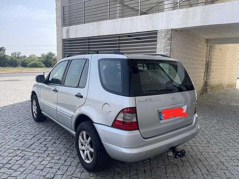 Usado 2001 Mercedes ML270 SUV | € 8.500 - Imagem 1/4