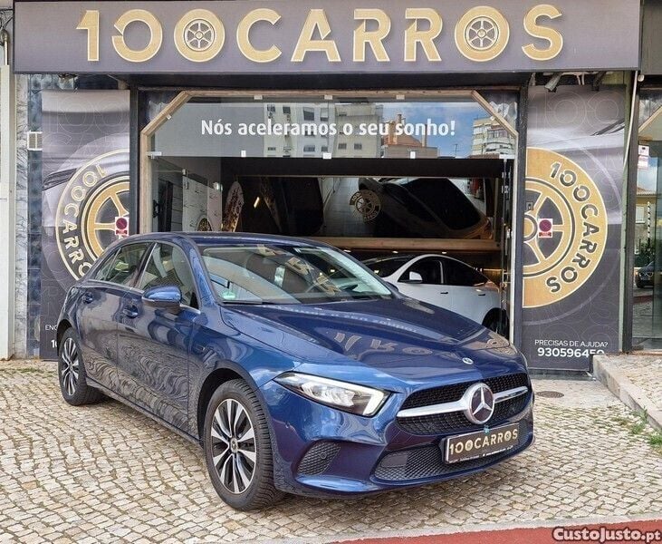 Azul Usado 2021 Mercedes A250 Style Citadino | € 26.990 (Bom preço) - Imagem 1/1