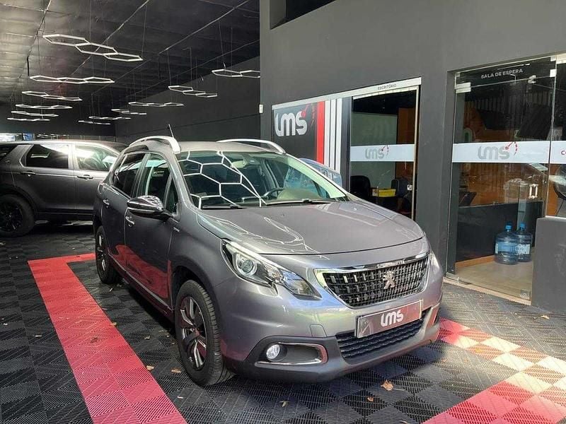 Cinzento Usado 2019 Peugeot 2008 SUV | € 14.500 (Bom preço) - Imagem 1/4