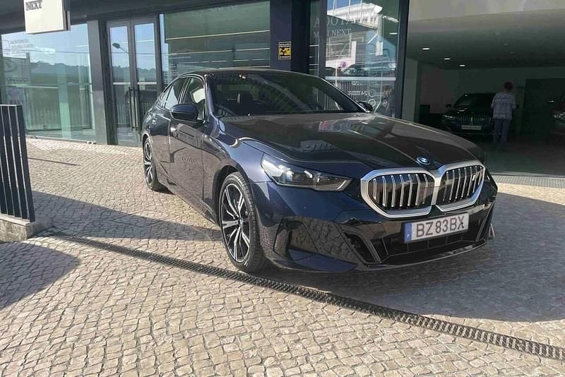 Preto Novo 2025 BMW i5 Comfort Edition Sedan | € 66.150 (Preço justo) - Imagem 1/4